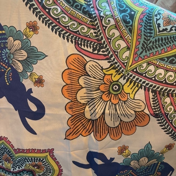 Pottery Barn Elephant Scarf Print Pillow Cover, 20"x 20", Rare, Out of Print - Picture 5 of 11